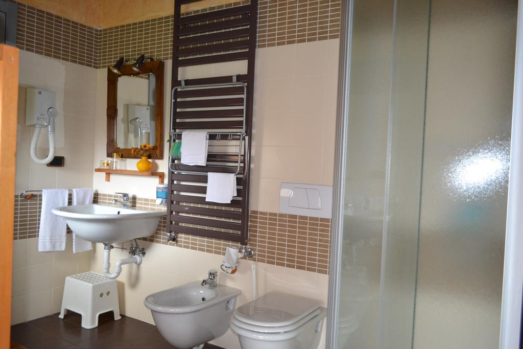 B&B Edera Castagnole Piemonte Exteriör bild